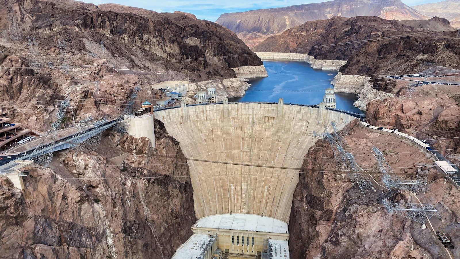 hoover dam white and brown concrete building near body of water during daytime