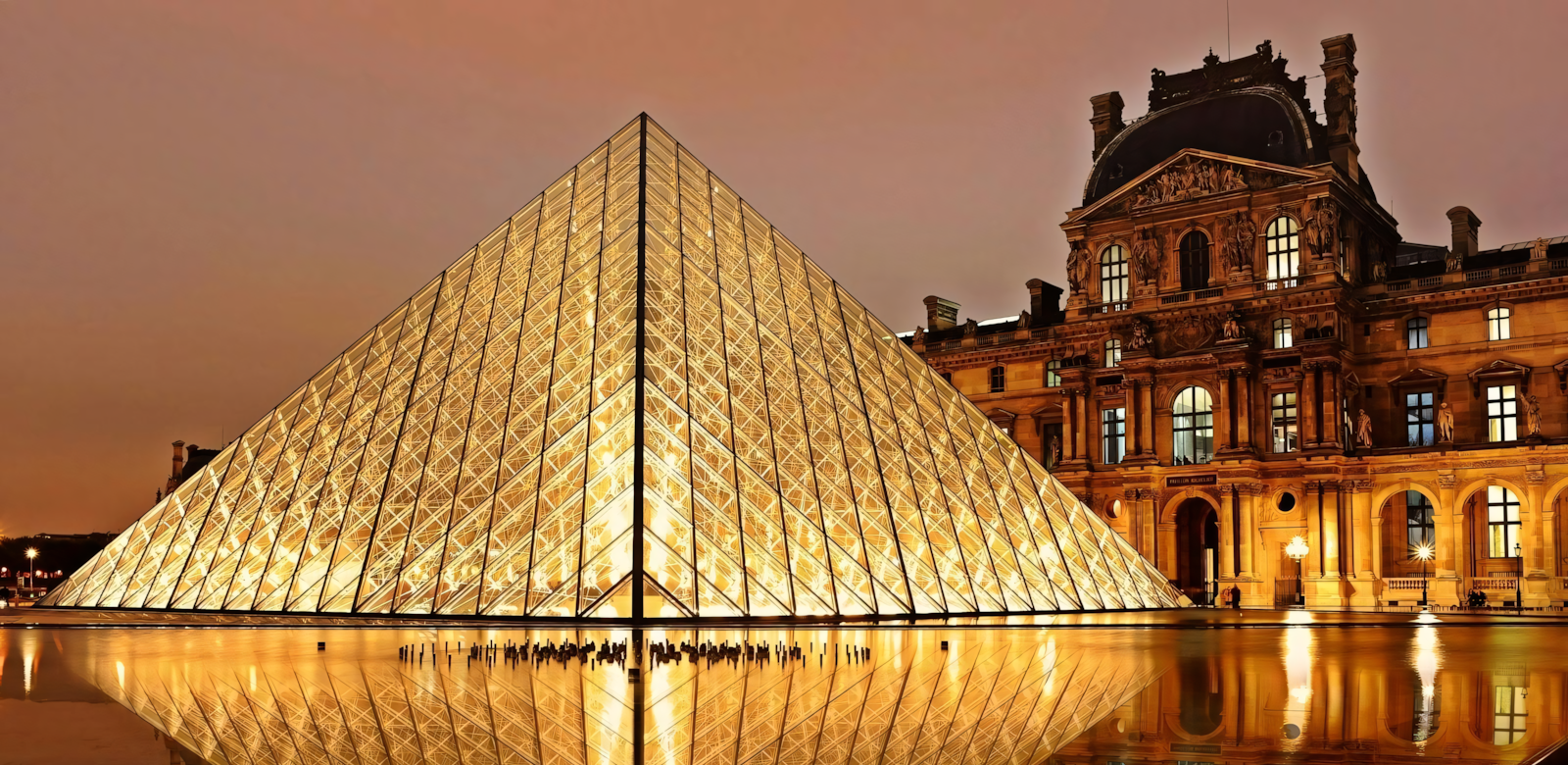 paris travel guide, louvre museums glowing at night