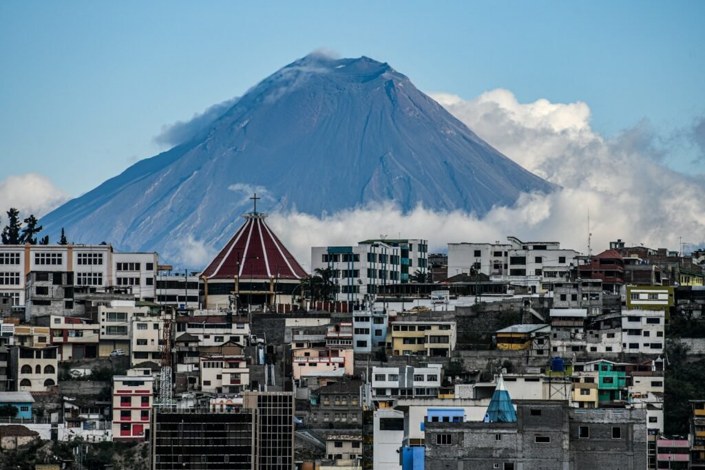 Volcán Tungurahua, Ecuador
white and brown concrete buildings near mountain under white clouds during daytime