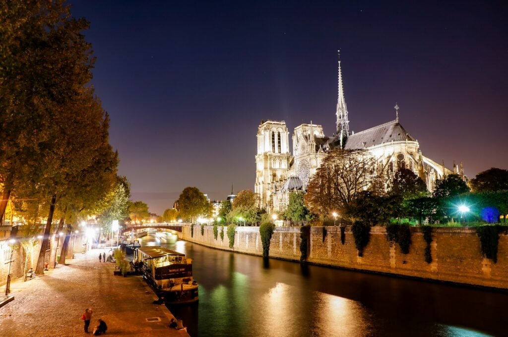 Cathédrale Notre-Dame de Paris, Parvis Notre-Dame white concrete building near body of water during night time