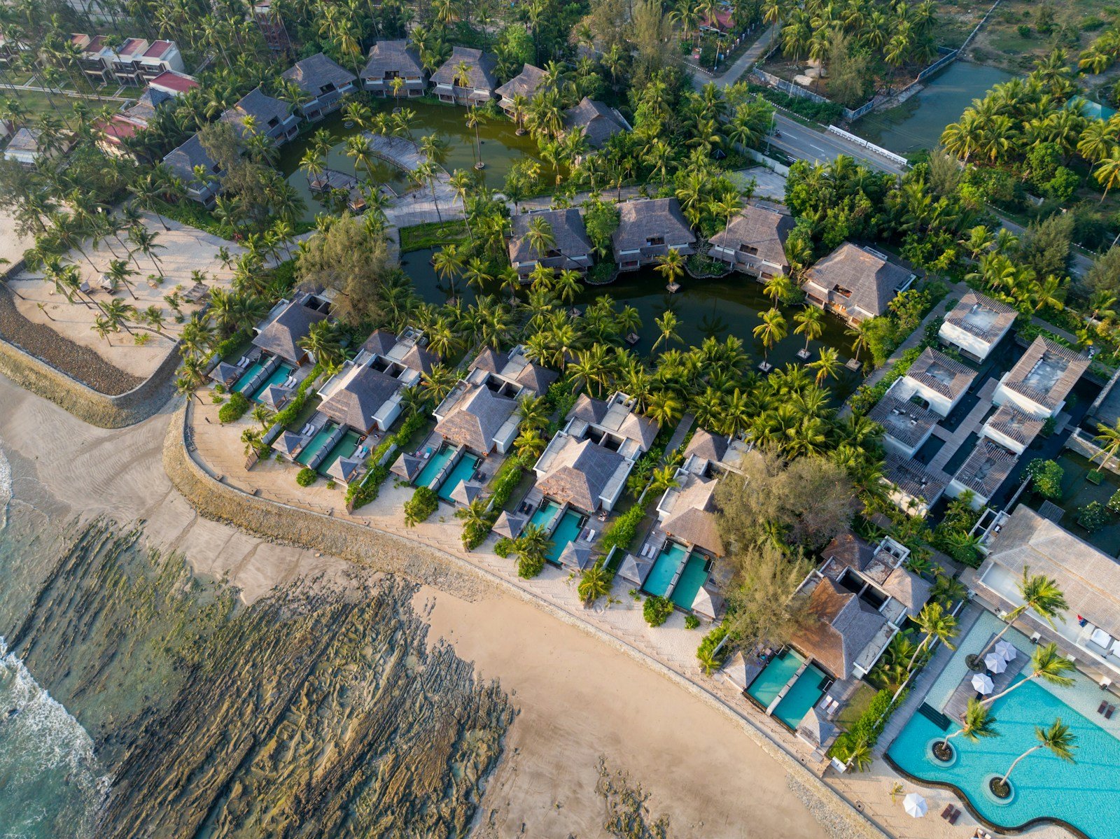 hotellook aerial view of shore with house